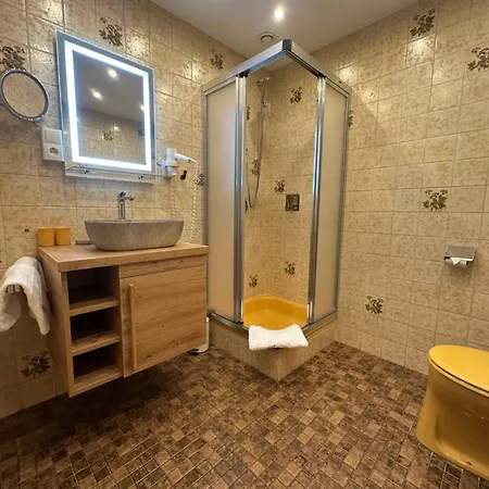 Konukevi Gaestehaus Gastl 3*