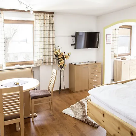 Gaestehaus Gastl بيت ضيافة 3*