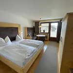 ゲストハウス Gaestehaus Gastl