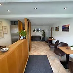Gaestehaus Gastl ゲストハウス