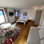 Gaestehaus Gastl ゲストハウス 3*