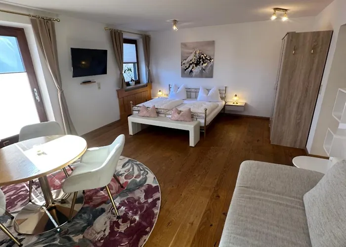 Gaestehaus Gastl بيت ضيافة 3*